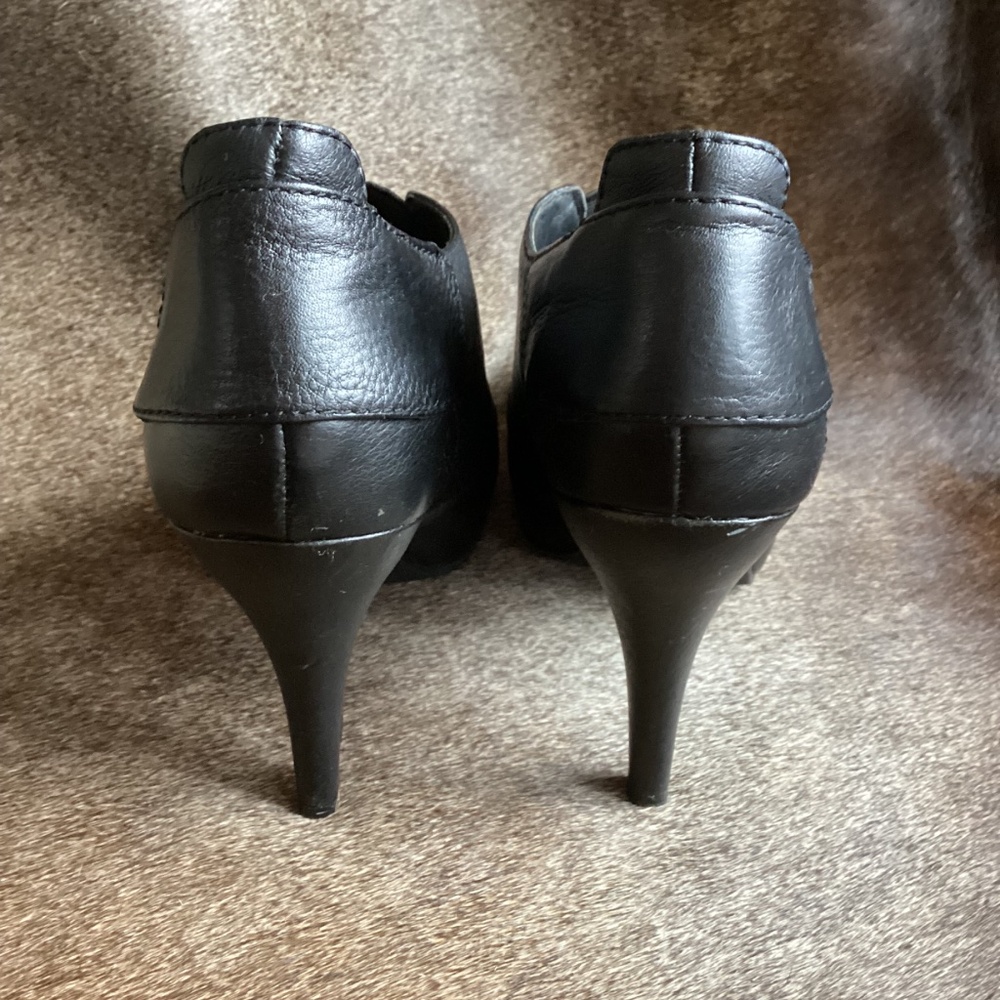 Vince Camuto Black Leather Heels - Picture 3 of 11